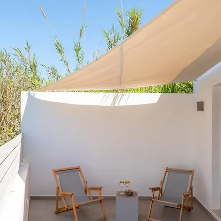 Villa Moonshine - A Stone's Throw From The Piso Livadi