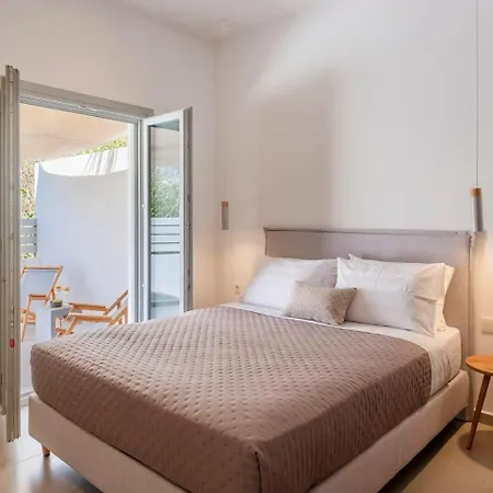 Villa Moonshine - A Stone's Throw From The Piso Livadi