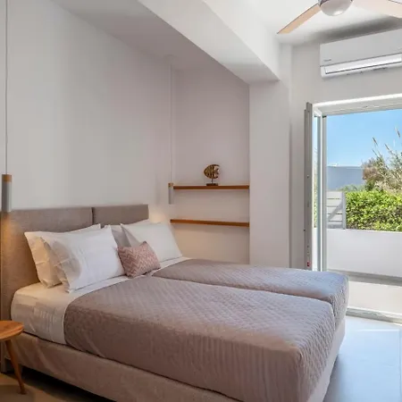 Villa Moonshine - A Stone's Throw From The Piso Livadi