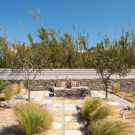 Moonshine - A Stone's Throw From The Villa Piso Livadi