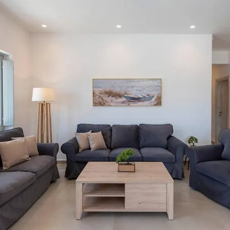 Villa Moonshine - A Stone's Throw From The